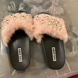 Cape Robbin Pink Furry Slides